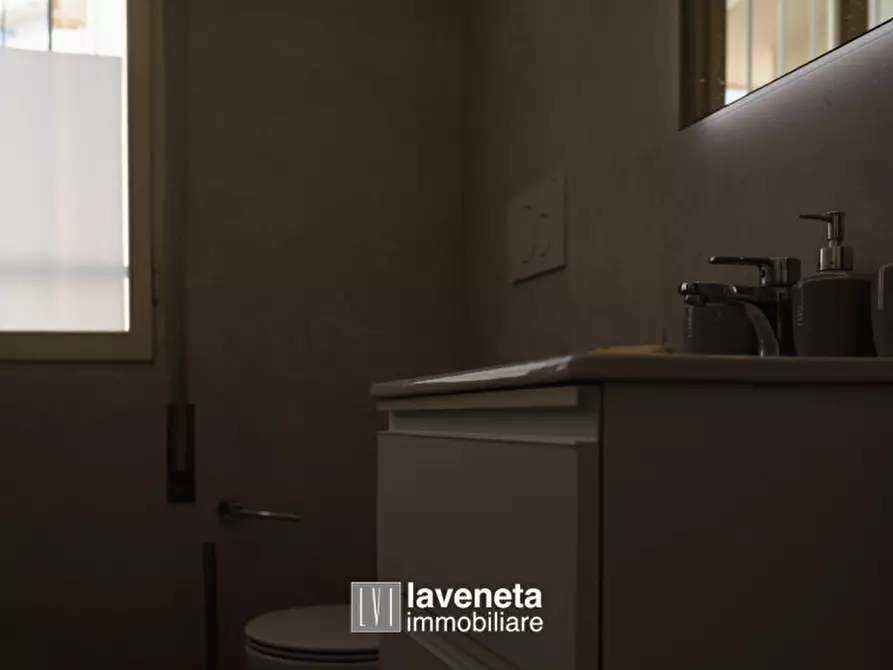 Immagine 46 di Appartamento in vendita  in Via Andrea Bafile 9° Accesso al Mare a Jesolo