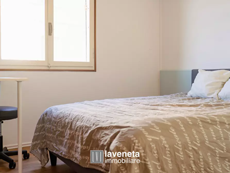 Immagine 47 di Appartamento in vendita  in Via Andrea Bafile 9° Accesso al Mare a Jesolo