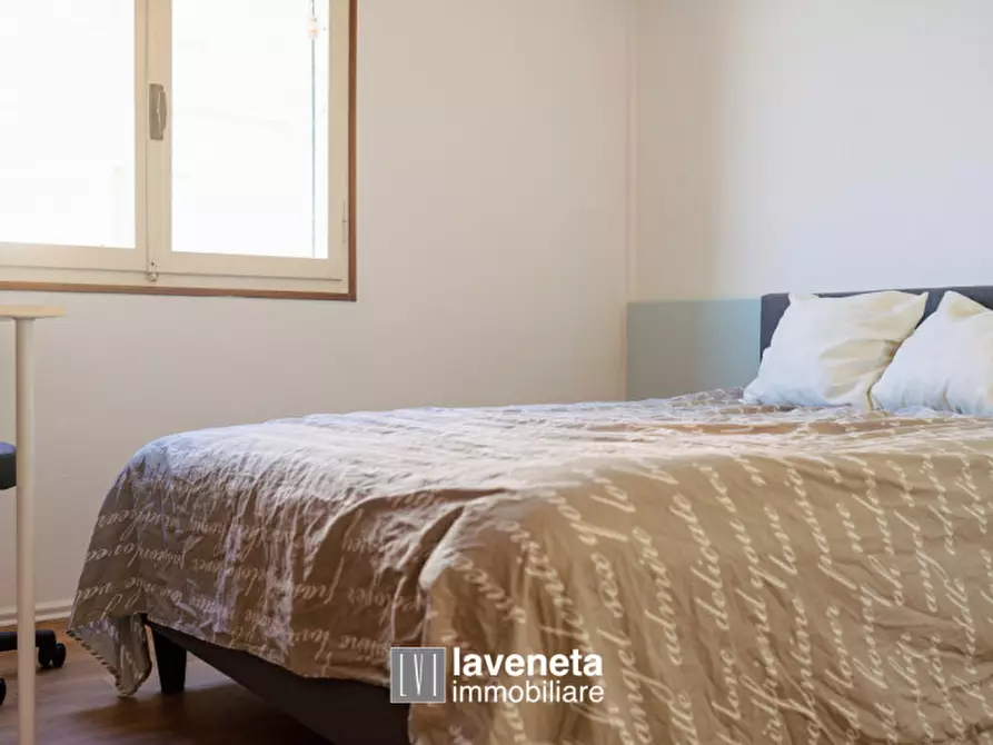 Immagine 48 di Appartamento in vendita  in Via Andrea Bafile 9° Accesso al Mare a Jesolo