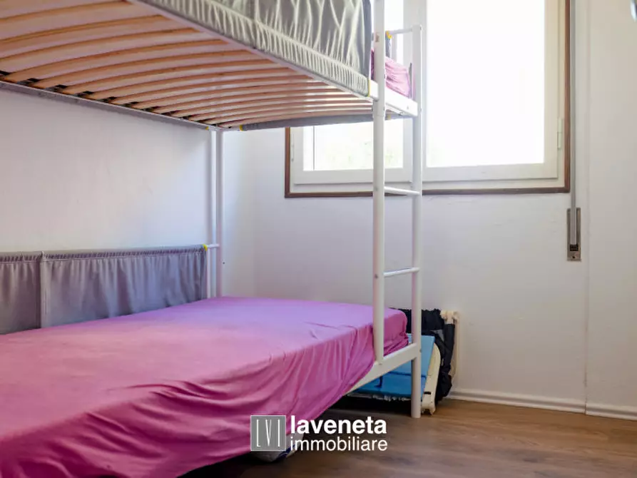 Immagine 53 di Appartamento in vendita  in Via Andrea Bafile 9° Accesso al Mare a Jesolo