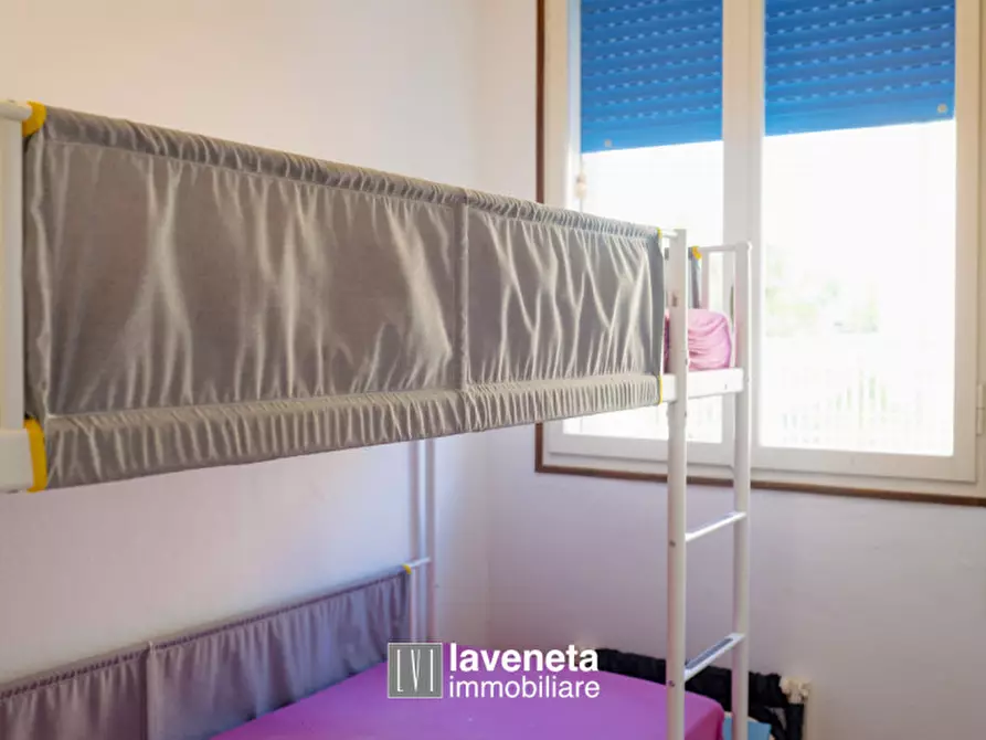 Immagine 54 di Appartamento in vendita  in Via Andrea Bafile 9° Accesso al Mare a Jesolo