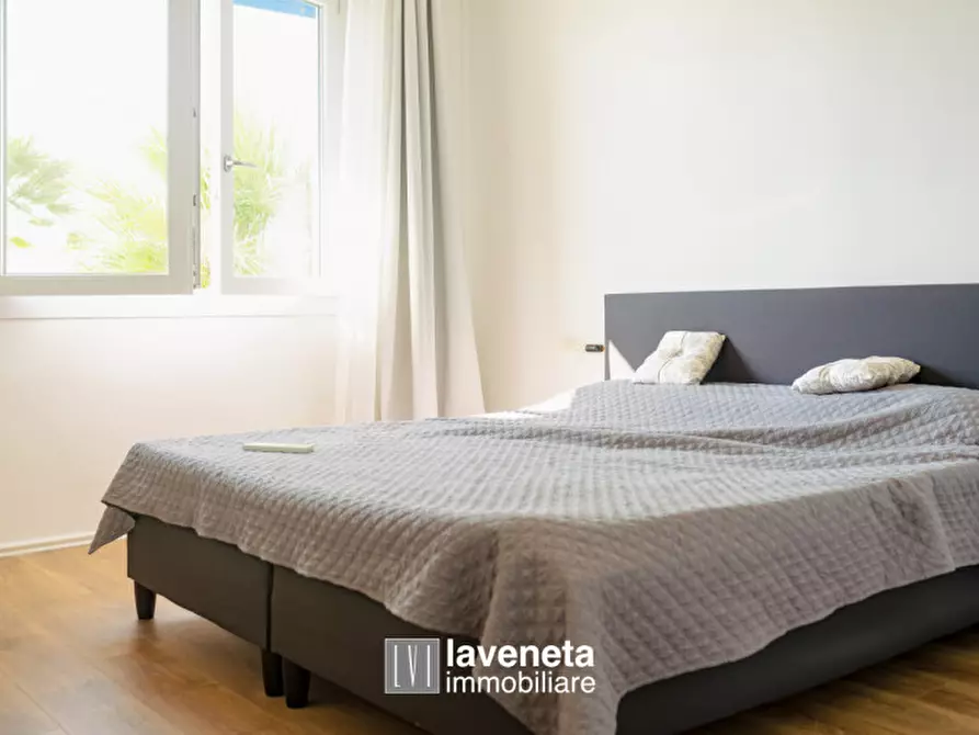 Immagine 55 di Appartamento in vendita  in Via Andrea Bafile 9° Accesso al Mare a Jesolo