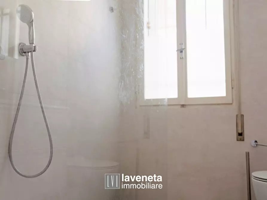 Immagine 59 di Appartamento in vendita  in Via Andrea Bafile 9° Accesso al Mare a Jesolo