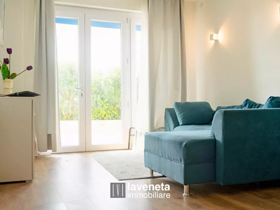 Immagine 67 di Appartamento in vendita  in Via Andrea Bafile 9° Accesso al Mare a Jesolo