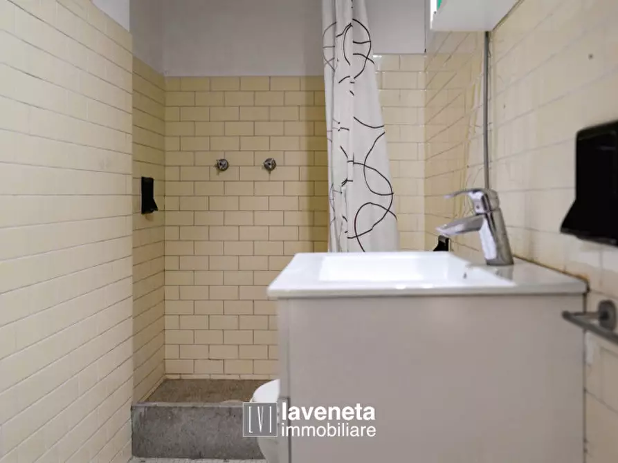 Immagine 69 di Appartamento in vendita  in Via Andrea Bafile 9° Accesso al Mare a Jesolo