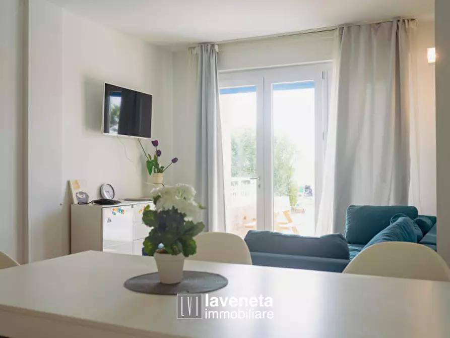 Immagine 73 di Appartamento in vendita  in Via Andrea Bafile 9° Accesso al Mare a Jesolo