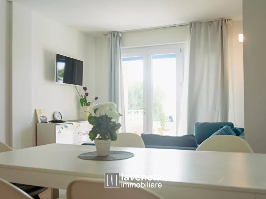 Immagine 76 di Appartamento in vendita  in Via Andrea Bafile 9° Accesso al Mare a Jesolo