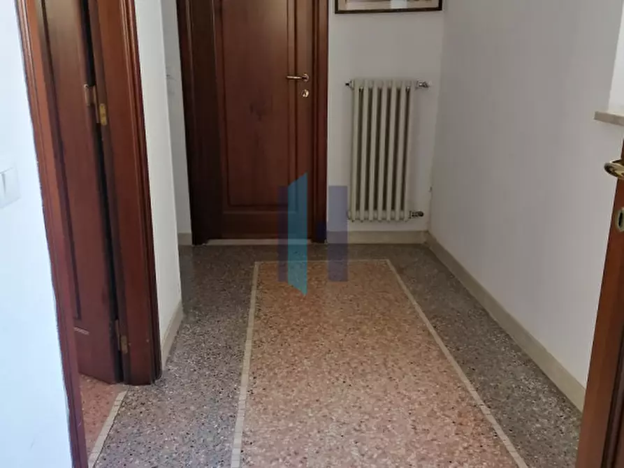 Immagine 10 di Ufficio in affitto  a Travagliato