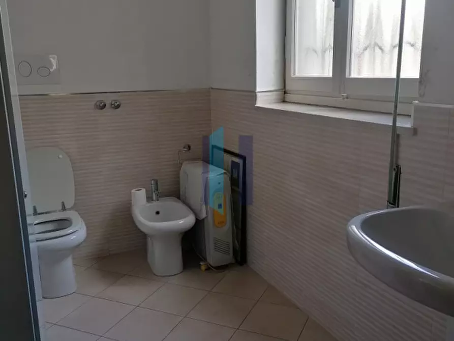 Immagine 11 di Ufficio in affitto  a Travagliato