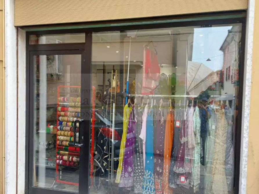 Immagine 2 di Negozio in affitto  in Castel Goffredo a Castel Goffredo