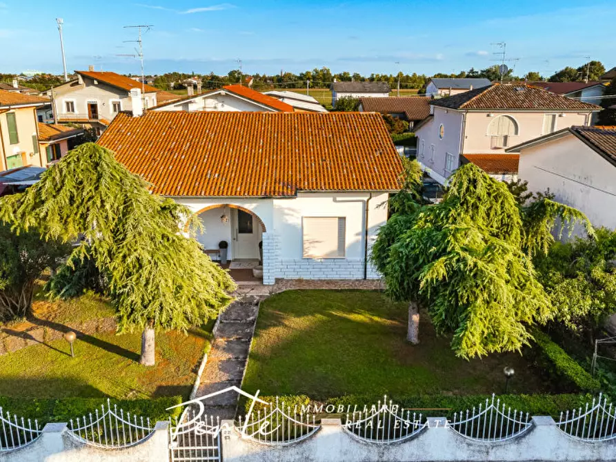 Immagine 2 di Villa in vendita  in via xx settembre 22 a Curtatone