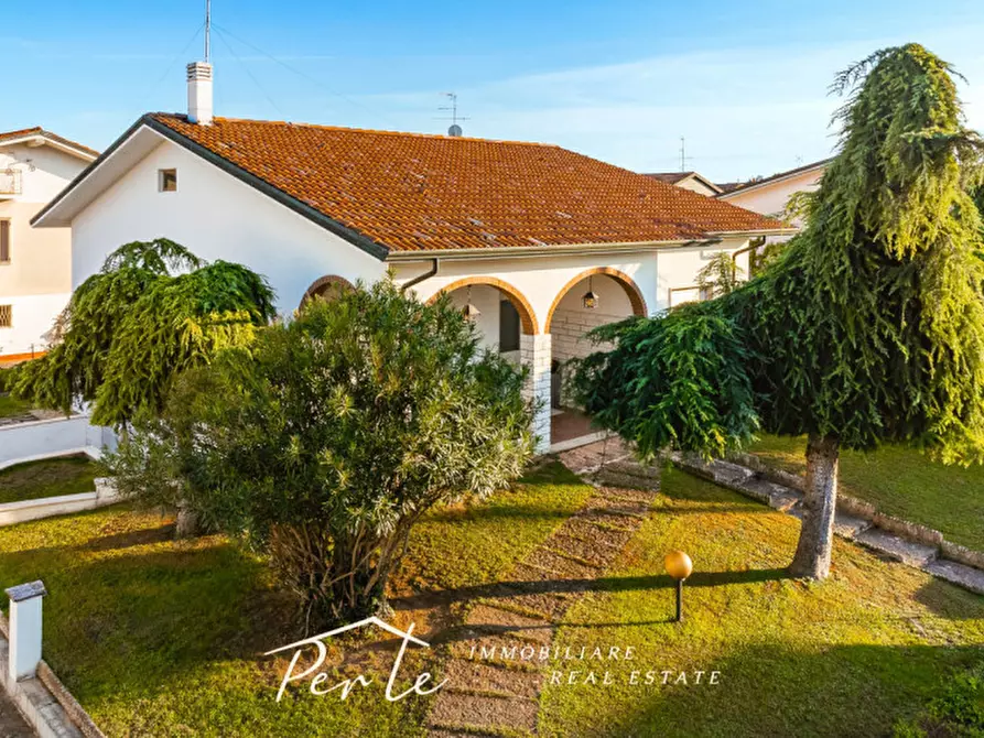 Immagine 3 di Villa in vendita  in via xx settembre 22 a Curtatone