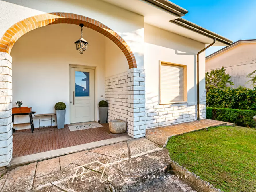 Immagine 5 di Villa in vendita  in via xx settembre 22 a Curtatone