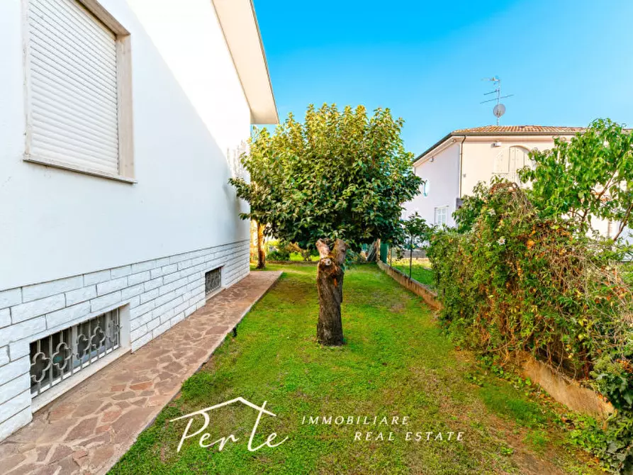 Immagine 9 di Villa in vendita  in via xx settembre 22 a Curtatone