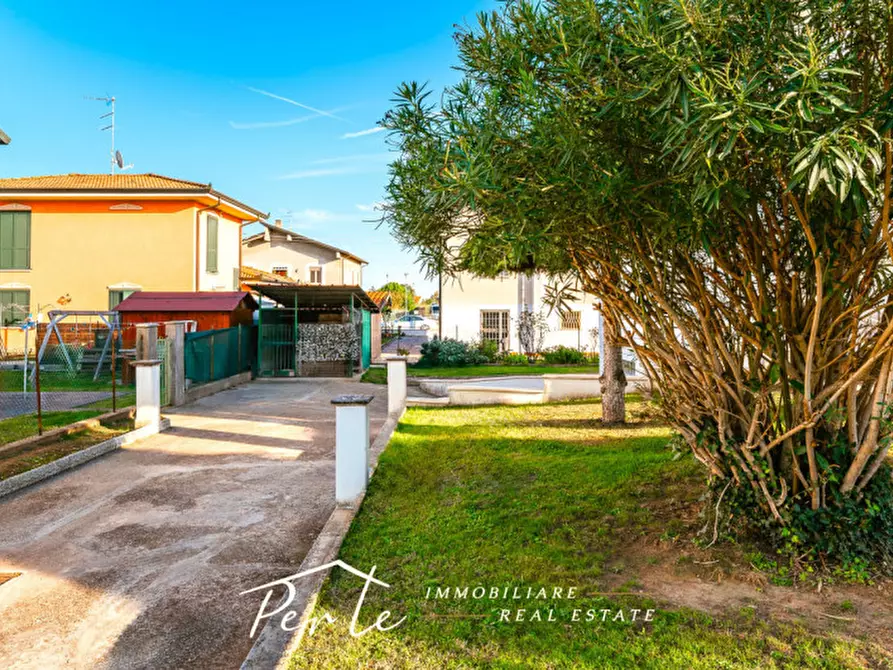 Immagine 11 di Villa in vendita  in via xx settembre 22 a Curtatone