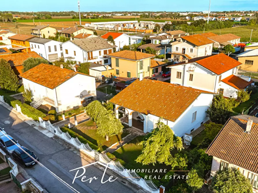 Immagine 17 di Villa in vendita  in via xx settembre 22 a Curtatone