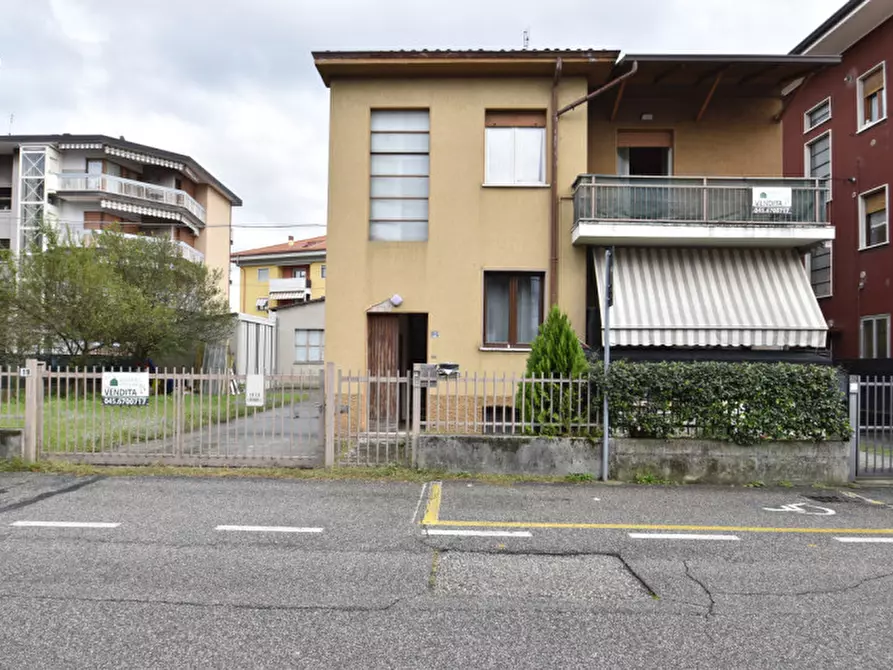 Immagine 1 di Appartamento in vendita  in Via Giovanni Pascoli a Bussolengo