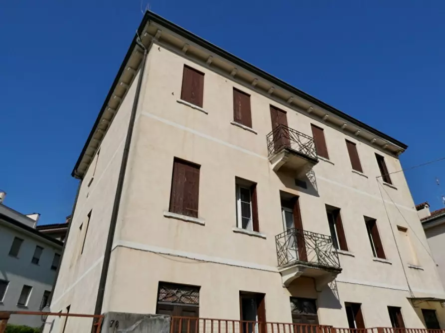 Immagine 1 di Palazzo in vendita  in Viale Verona a Vicenza