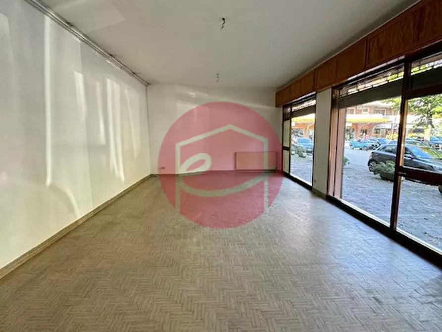 Immagine 1 di Negozio in vendita  in Piazza Aldo Moro a Gambettola