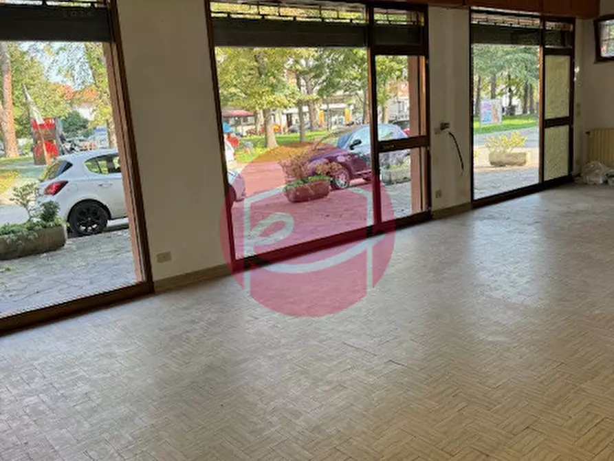 Immagine 3 di Negozio in vendita  in Piazza Aldo Moro a Gambettola