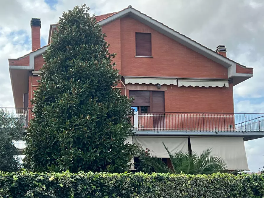 Immagine 1 di Villa in vendita  in via del Podere San Giusto a Roma