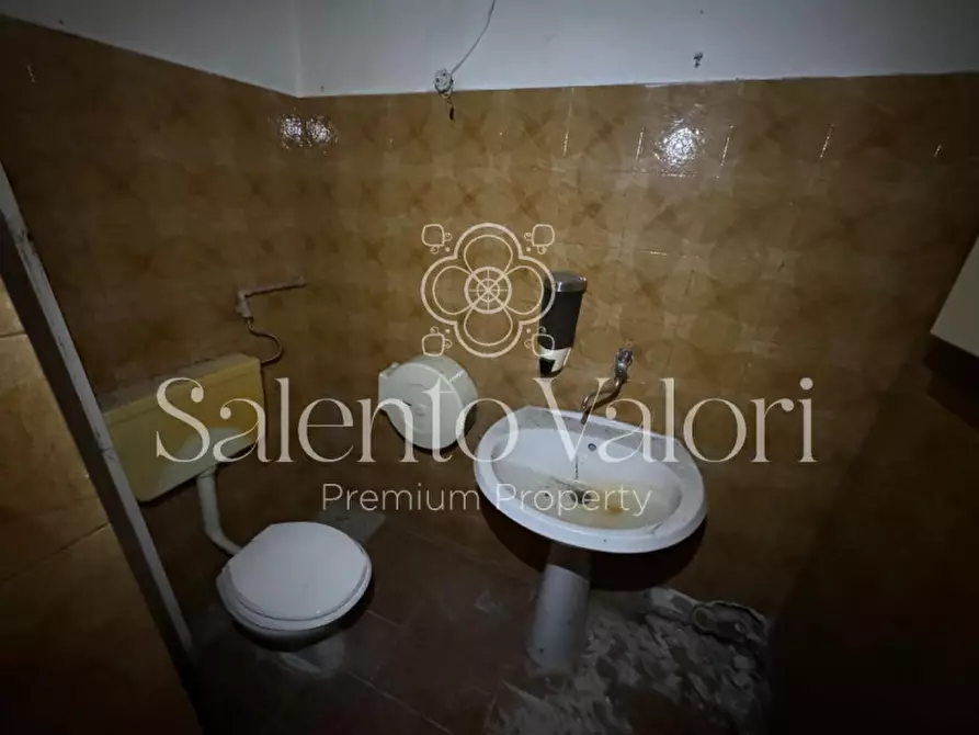 Immagine 17 di Attività commerciale in vendita  in Via Nazario Sauro 7 a Collepasso