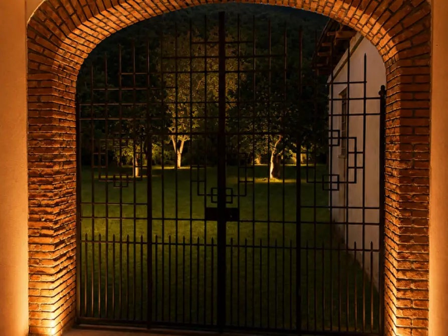 Immagine 10 di Casa indipendente in vendita  a Nave