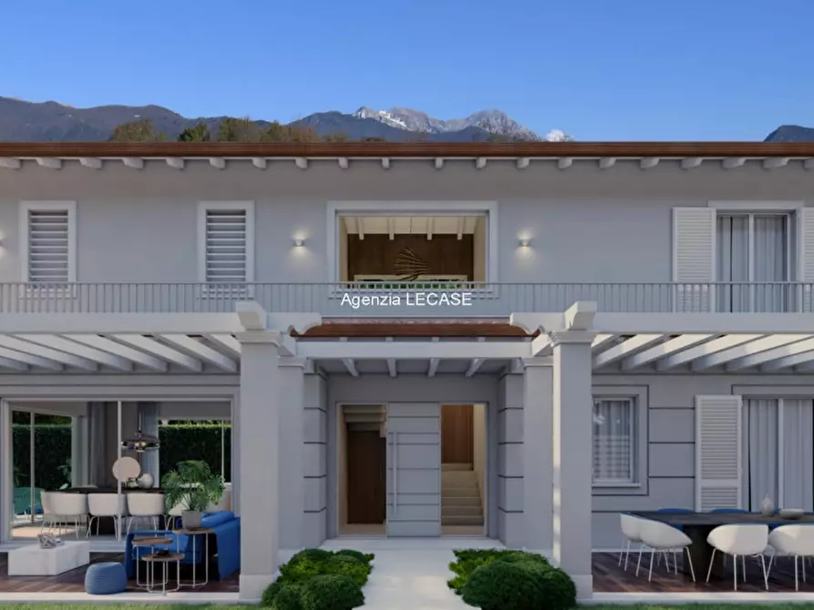 Immagine 2 di Villa in vendita  in via Verdi a Forte Dei Marmi