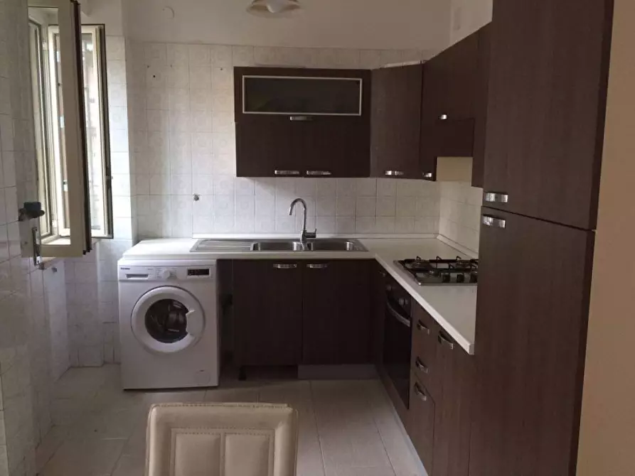 Immagine 12 di Camera in affitto  in via croce Rossa a Napoli