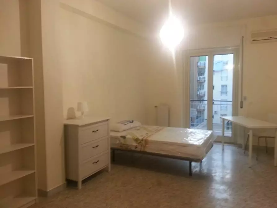 Immagine 14 di Camera in affitto  in via croce Rossa a Napoli