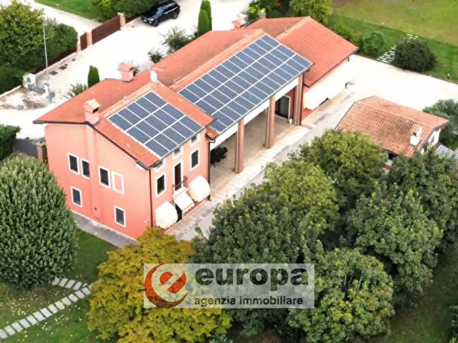 Immagine 10 di Villa in vendita  a Vicenza