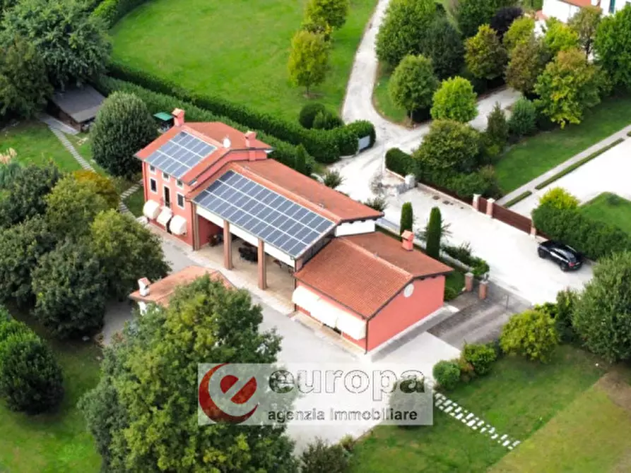 Immagine 11 di Villa in vendita  a Vicenza