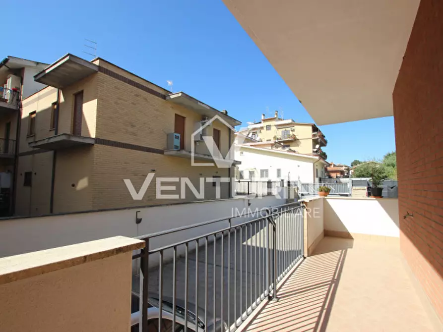 Immagine 20 di Appartamento in vendita  in Via Roncoferraro, 77 a Roma