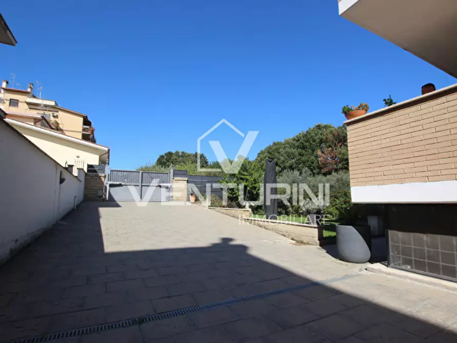 Immagine 26 di Appartamento in vendita  in Via Roncoferraro, 77 a Roma