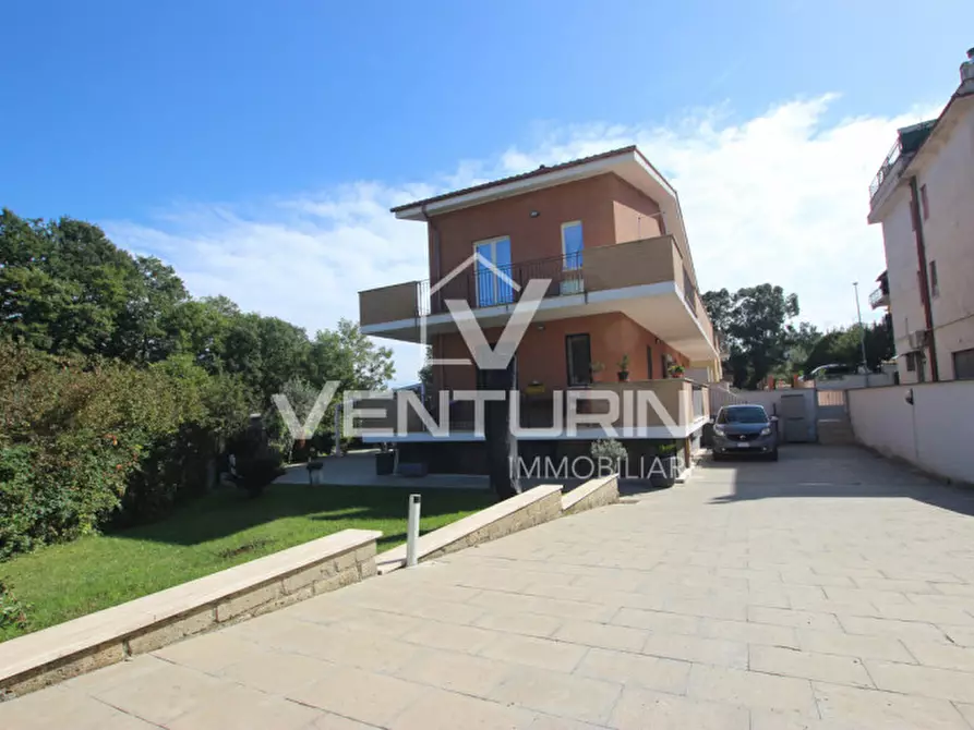 Immagine 30 di Appartamento in vendita  in Via Roncoferraro, 77 a Roma