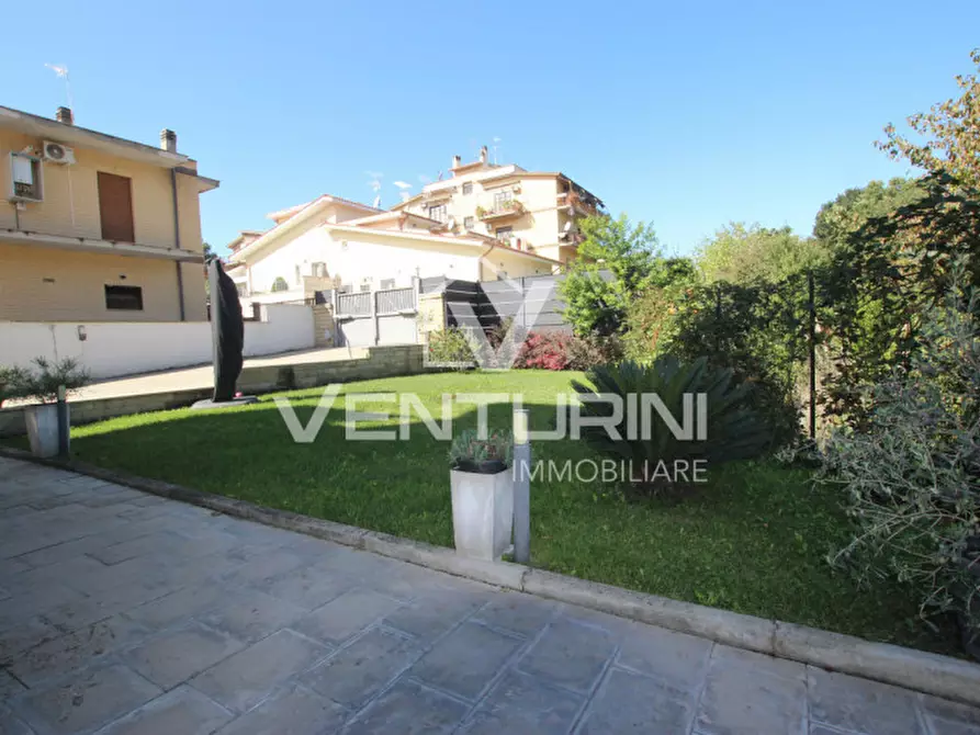 Immagine 33 di Appartamento in vendita  in Via Roncoferraro, 77 a Roma