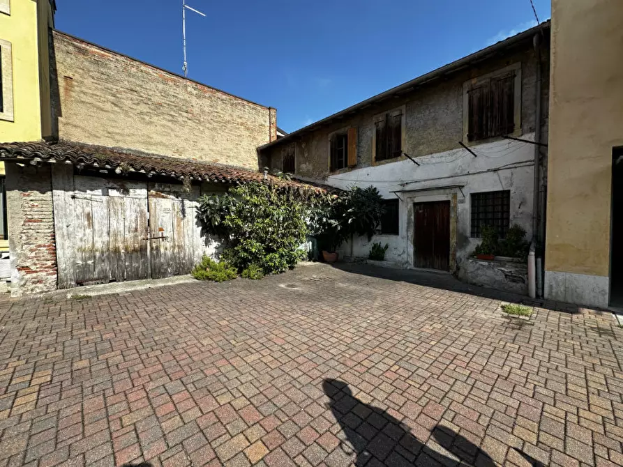 Immagine 1 di Rustico / casale in vendita  in Corso Vittorio Emanuele a Villafranca Di Verona