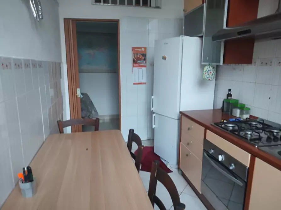 Immagine 1 di Camera in affitto  in Via duomo a Napoli