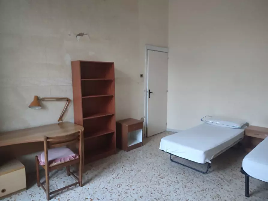 Immagine 5 di Camera in affitto  in Via duomo a Napoli