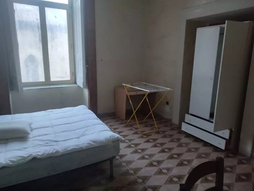 Immagine 8 di Camera in affitto  in Via duomo a Napoli