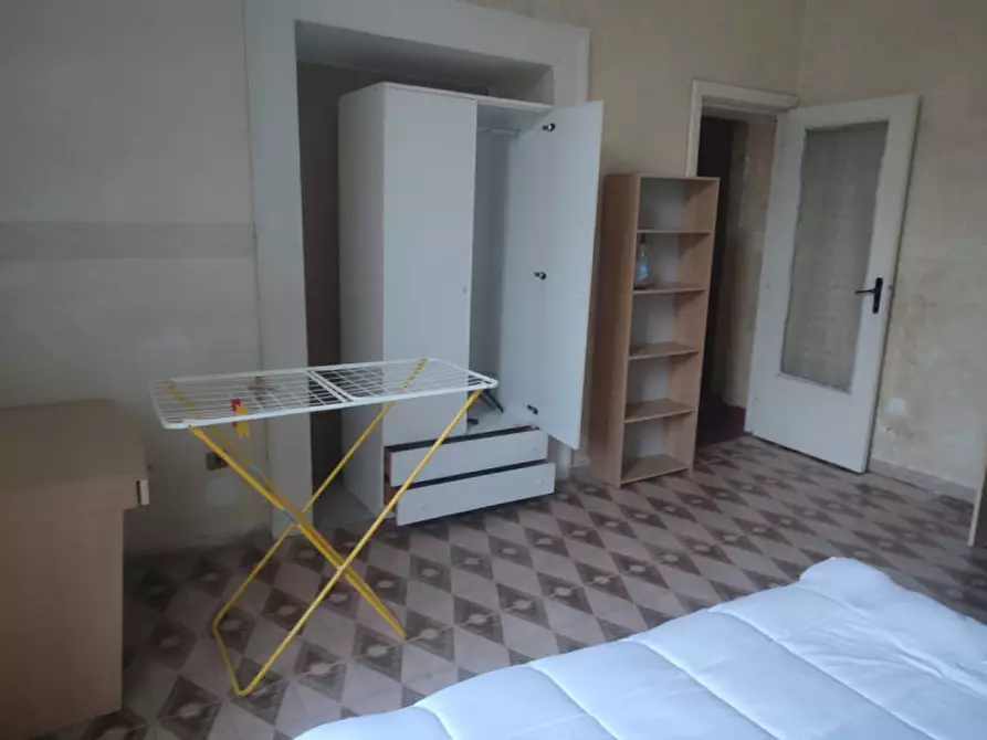 Immagine 9 di Camera in affitto  in Via duomo a Napoli