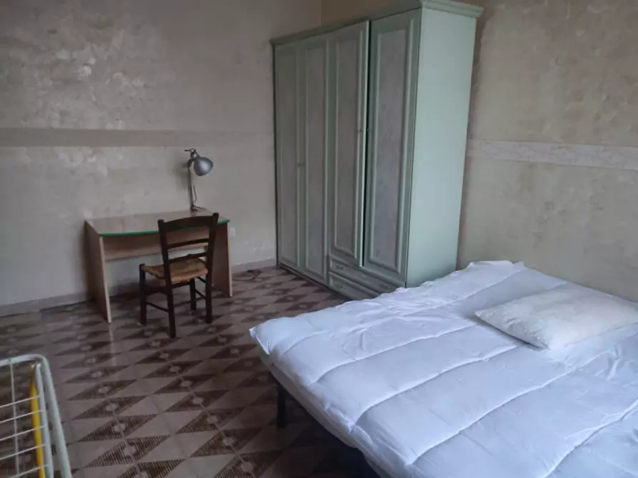 Immagine 10 di Camera in affitto  in Via duomo a Napoli