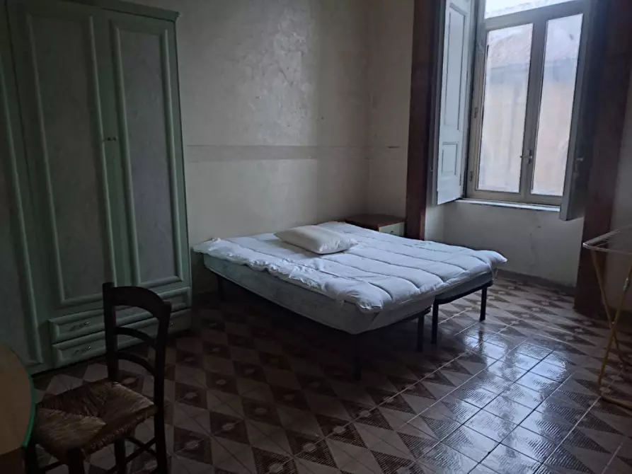 Immagine 11 di Camera in affitto  in Via duomo a Napoli
