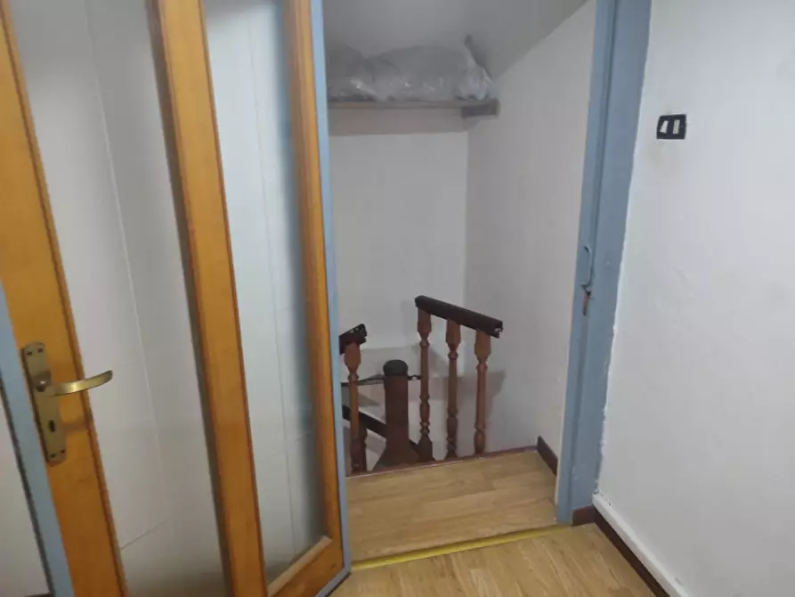 Immagine 13 di Camera in affitto  in Via duomo a Napoli