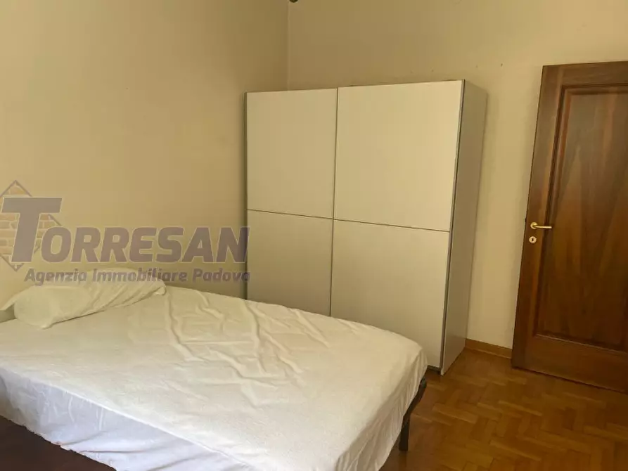 Immagine 3 di Camera in affitto  in via mezzabati a Padova