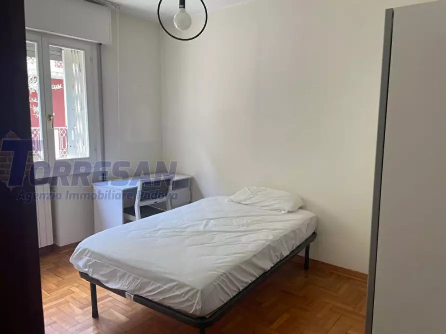 Immagine 4 di Camera in affitto  in via mezzabati a Padova