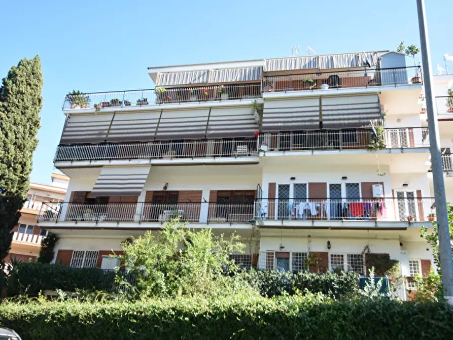 Immagine 1 di Appartamento in vendita  in VIA SAVIGNONE a Roma