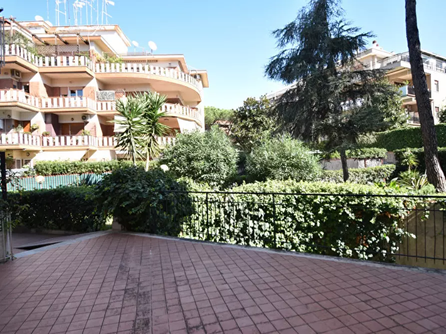 Immagine 1 di Appartamento in vendita  in VIA SAVIGNONE a Roma
