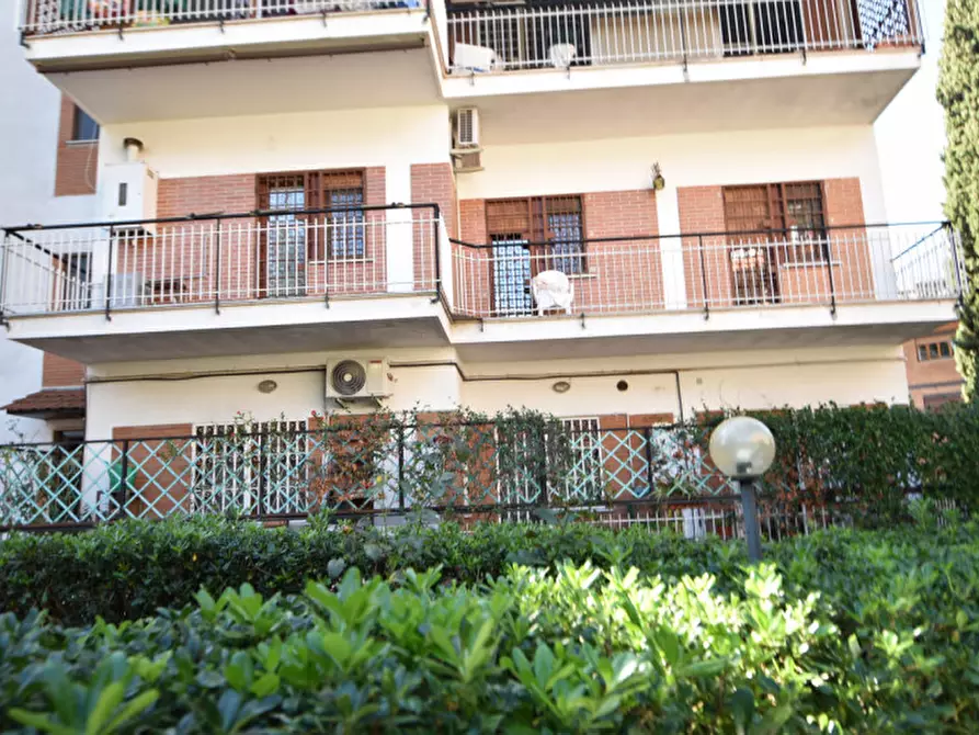 Immagine 2 di Appartamento in vendita  in VIA SAVIGNONE a Roma