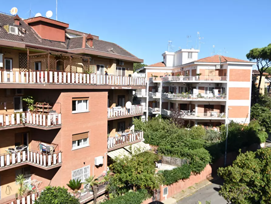Immagine 4 di Appartamento in vendita  in VIA SAVIGNONE a Roma